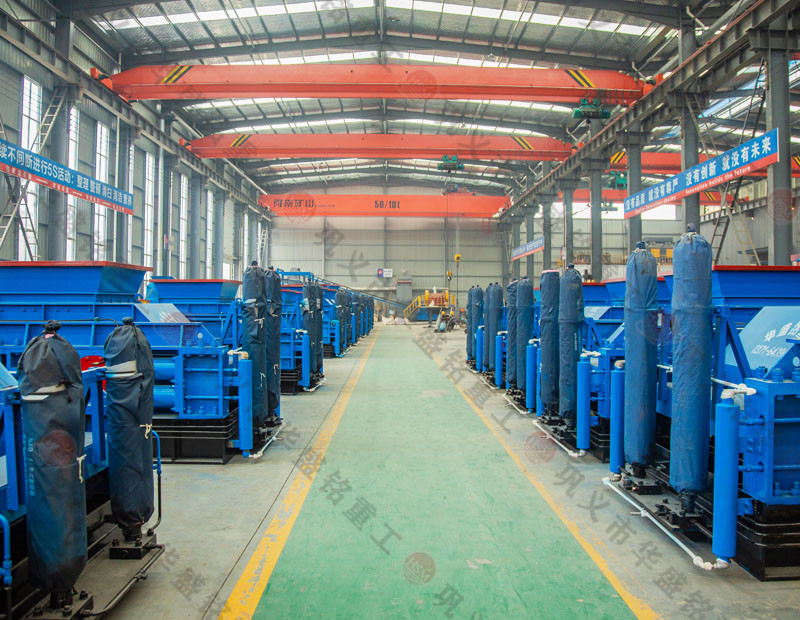 處理建筑廢料用什么設備？破碎紅磚用雙齒輥破碎機好嗎？
