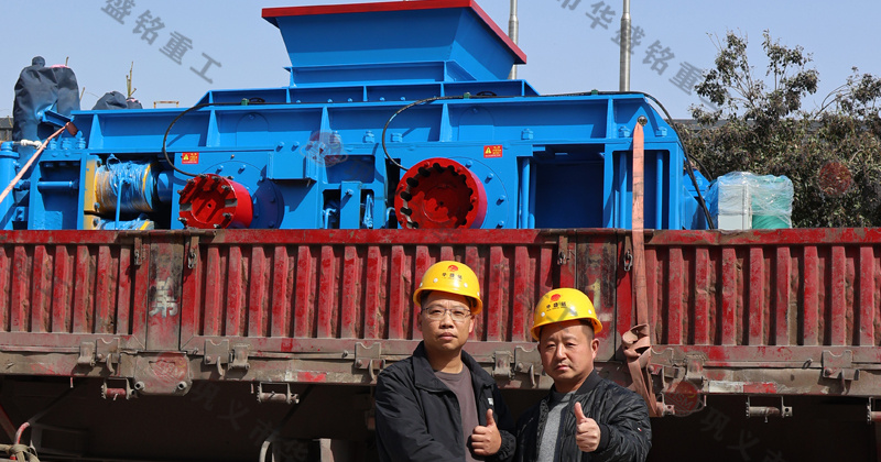 鵝卵石制砂用什么破碎機(jī)？推薦對輥機(jī)價(jià)格不貴還耐用